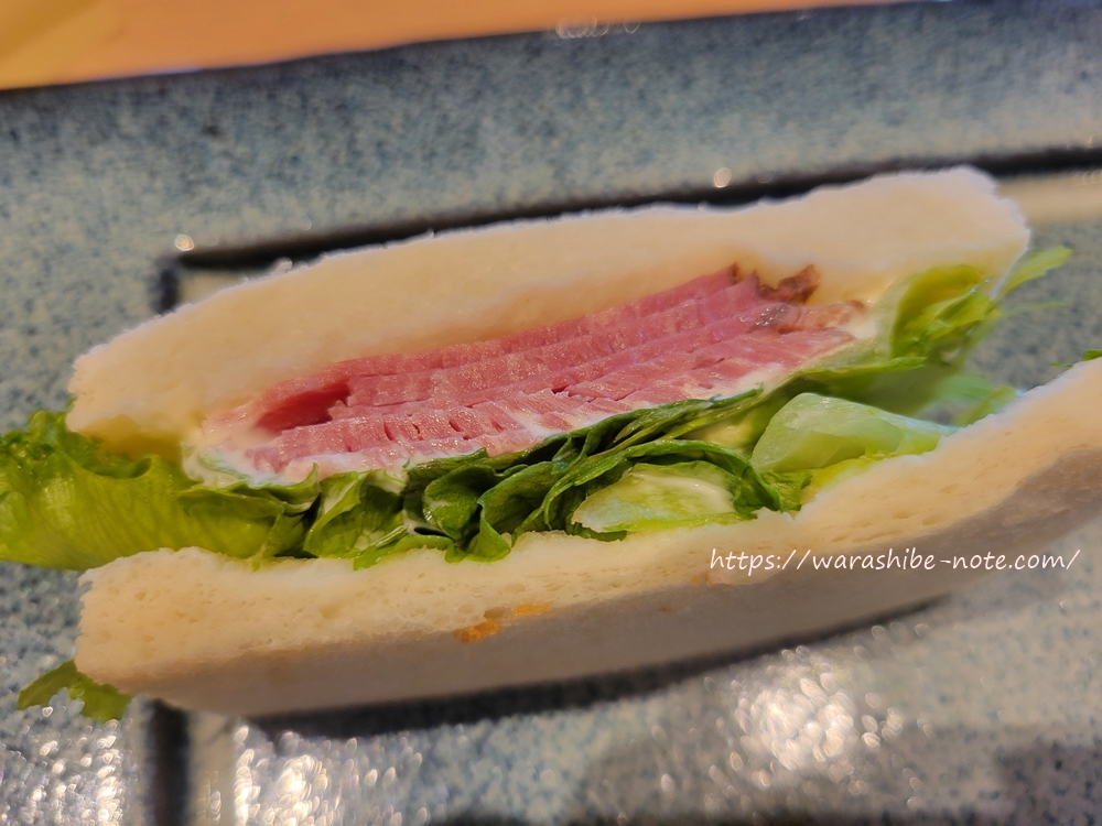 果実屋珈琲どっさりパストラミサンド
